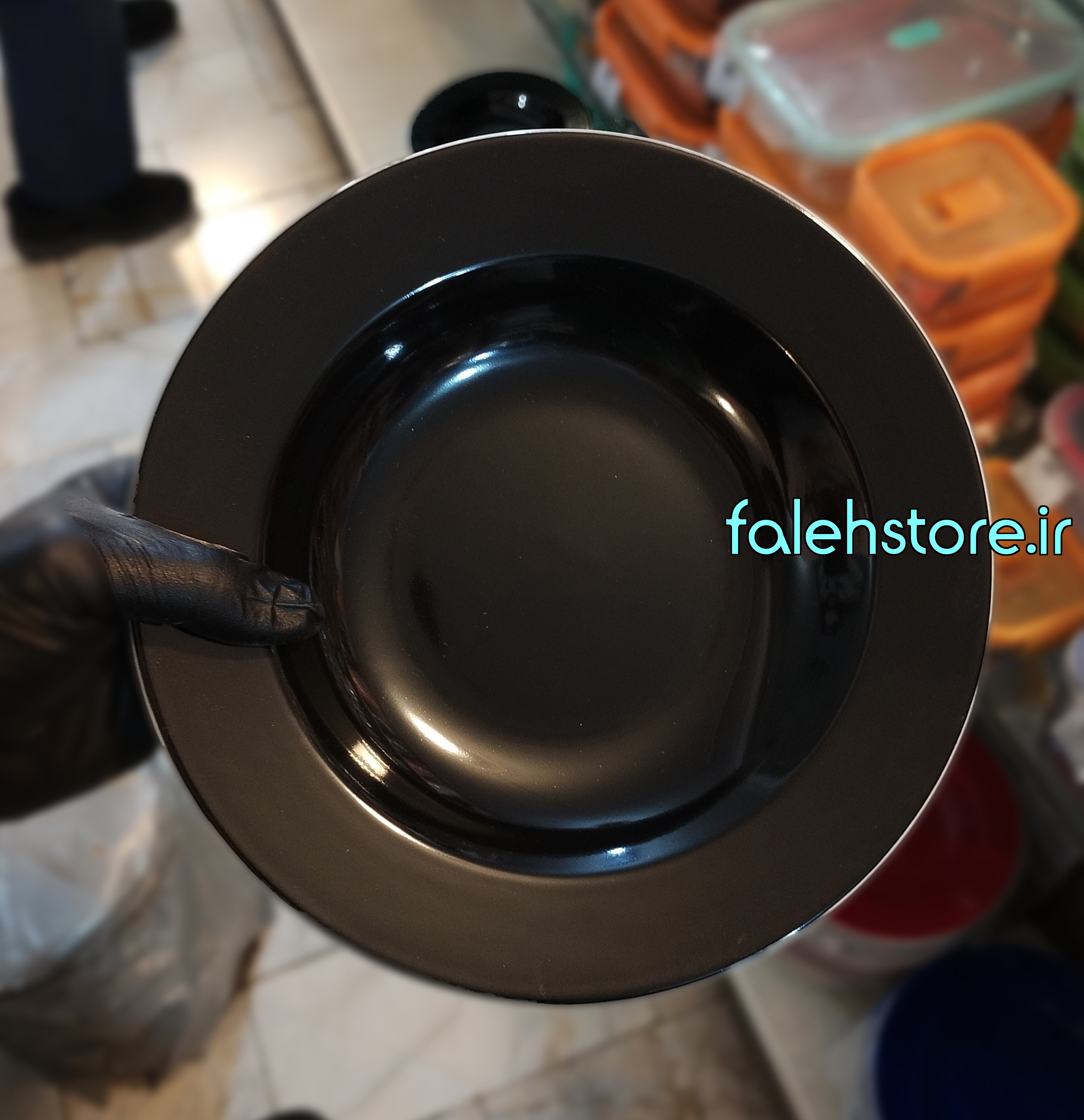 بشقاب چینی گرد خورش خوری مشکی ایرانی لاویلوکس 23 سانتی پشت سفید 1 عددی